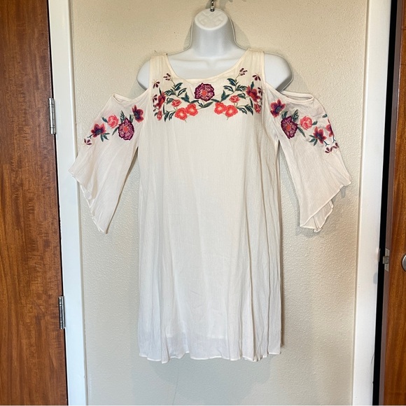 NWT Off Shoulder Floral Embroidered Mini Dress by Umgee. S - Picture 11 of 16